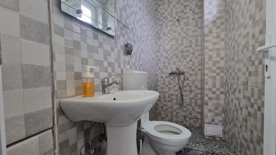 Pensiune de vânzare în Mamaia Sat, pe partea cu Hanul cu Pește - Poză 6