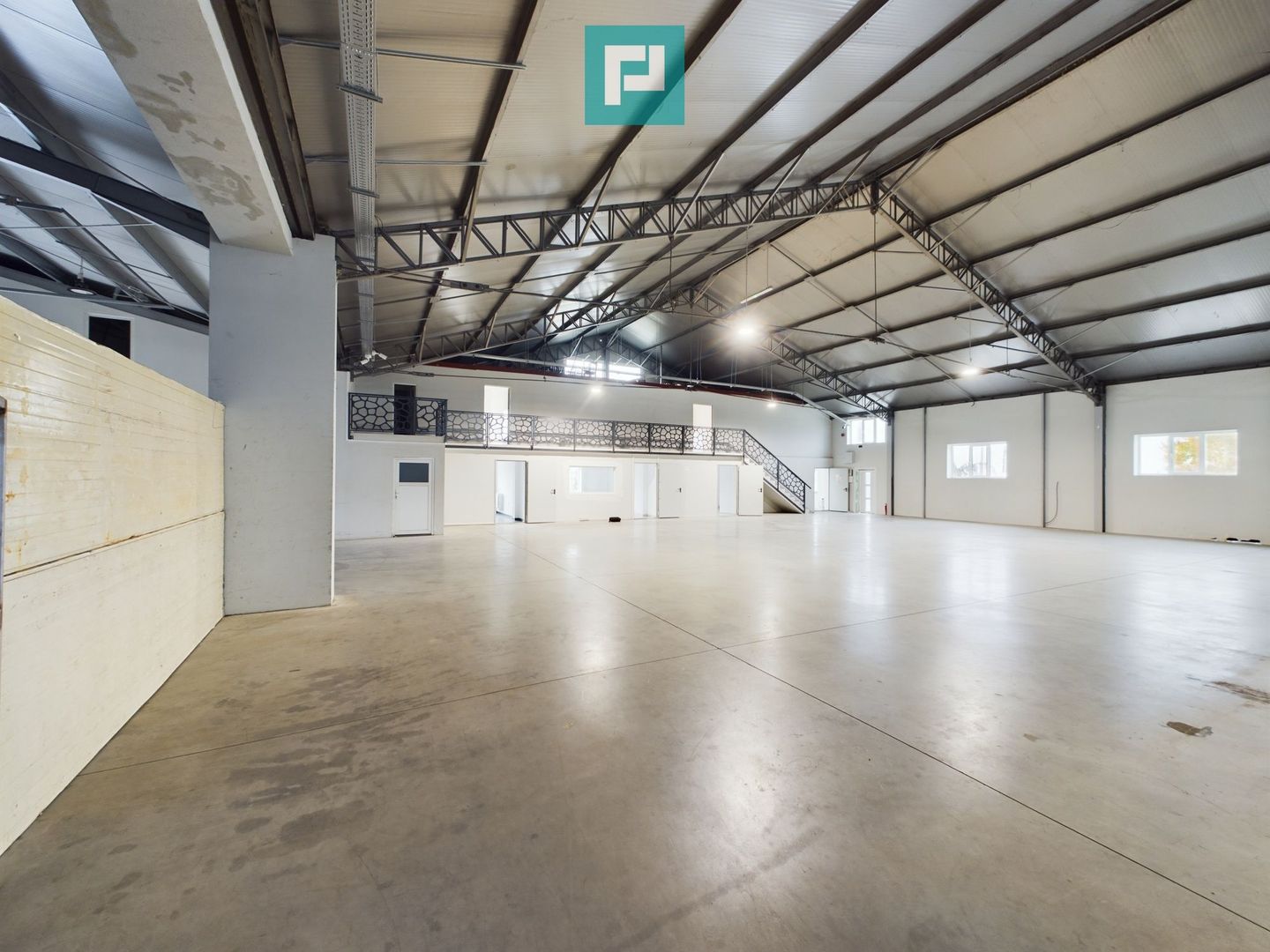 Hală cu birouri și platformă betonată de 2.500 mp - Poză 19