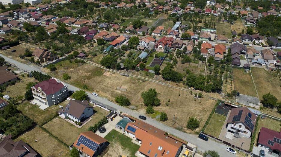 Loc de casă în Sânleani 420 mp - Poză 2