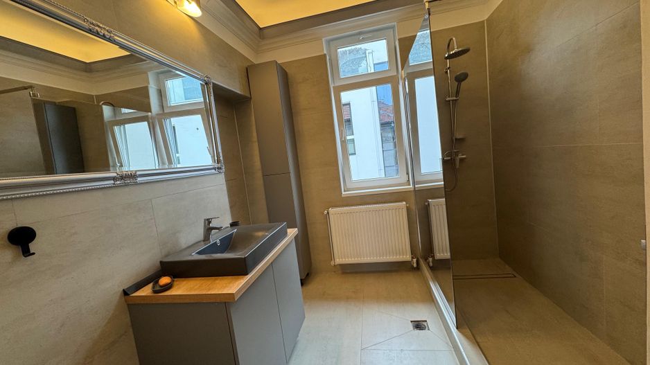 Etaj intreg, 5 camere in VILA INTERBELICA 180 mp, renovat - Poză 20