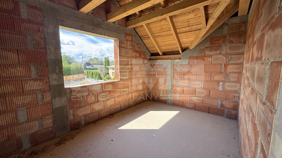 Casă de vânzare la roșu  | 220 mp | 1.200 mp teren - Poză 12