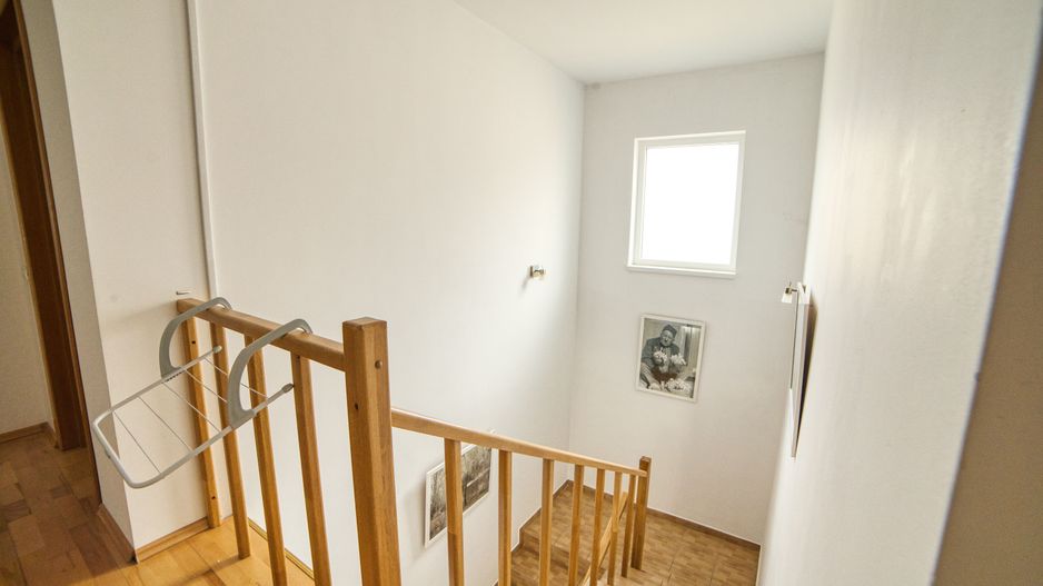 Casa complet mobilata 5 camere 3 bai curte generoasa - Poză 20