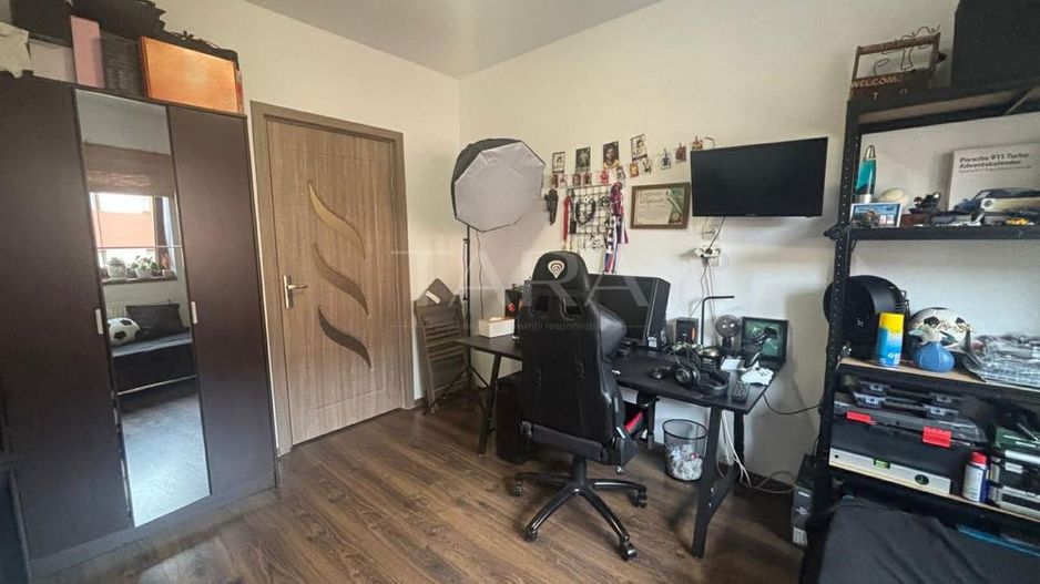 Apartament cu 3 camere, 57 mp, balcon și boxă – zona Panemar. - Poză 3