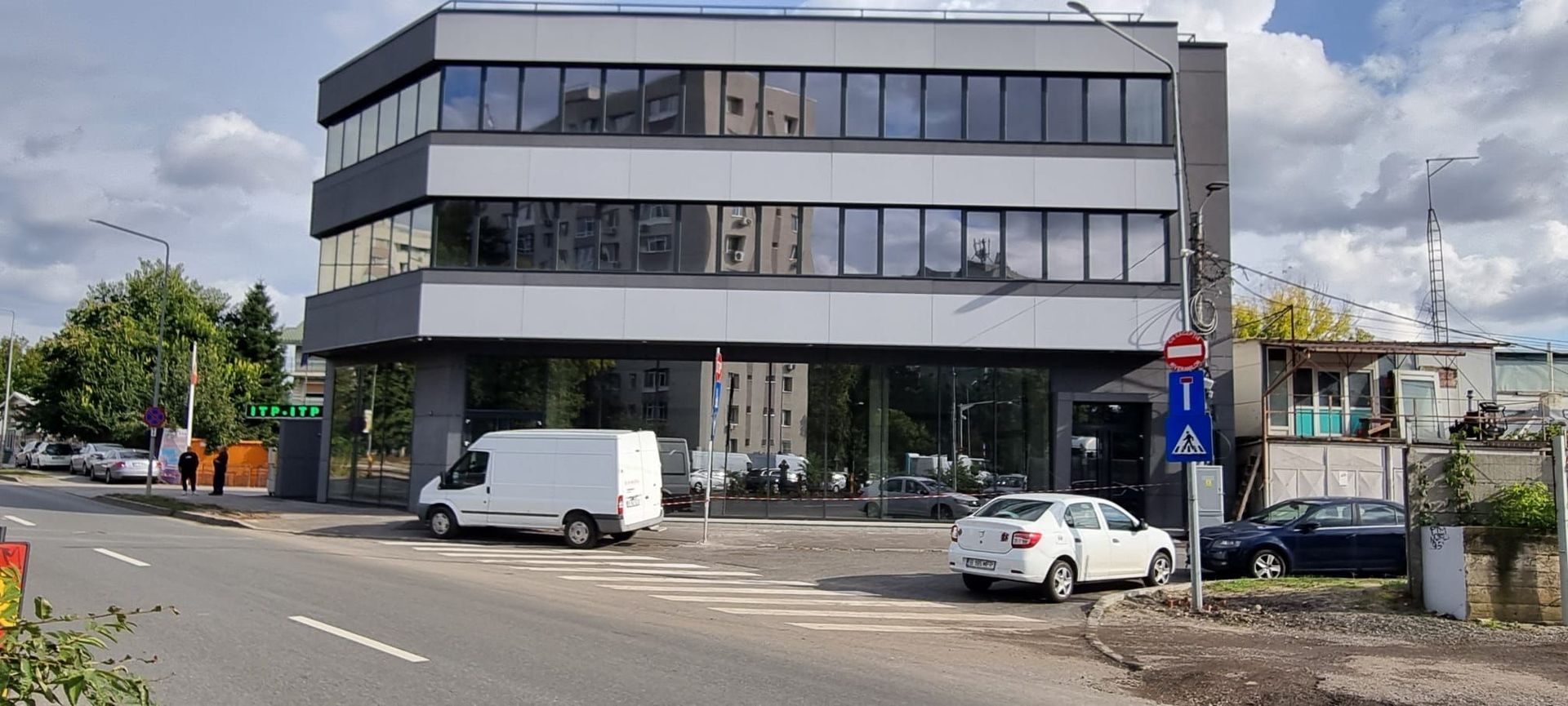 Spațiu Versatil 555 mp – Clinici, Birouri, Fitness - Poză 9