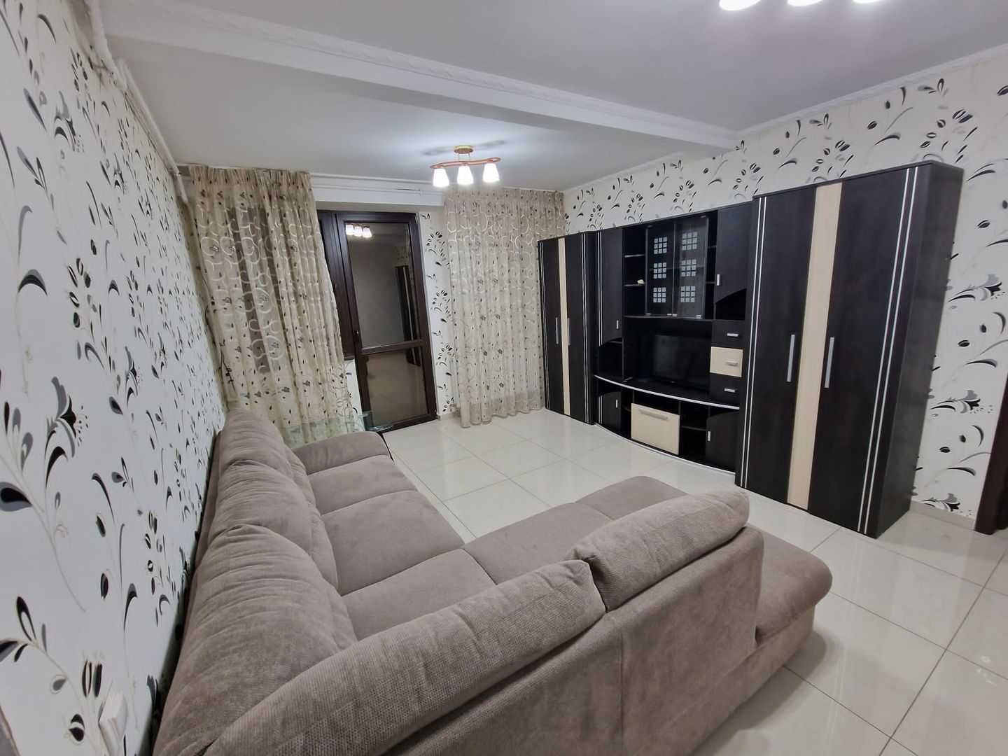 Apartament 2 camere foarte spațios Otopeni ULTRACENTRAL - Poză 1