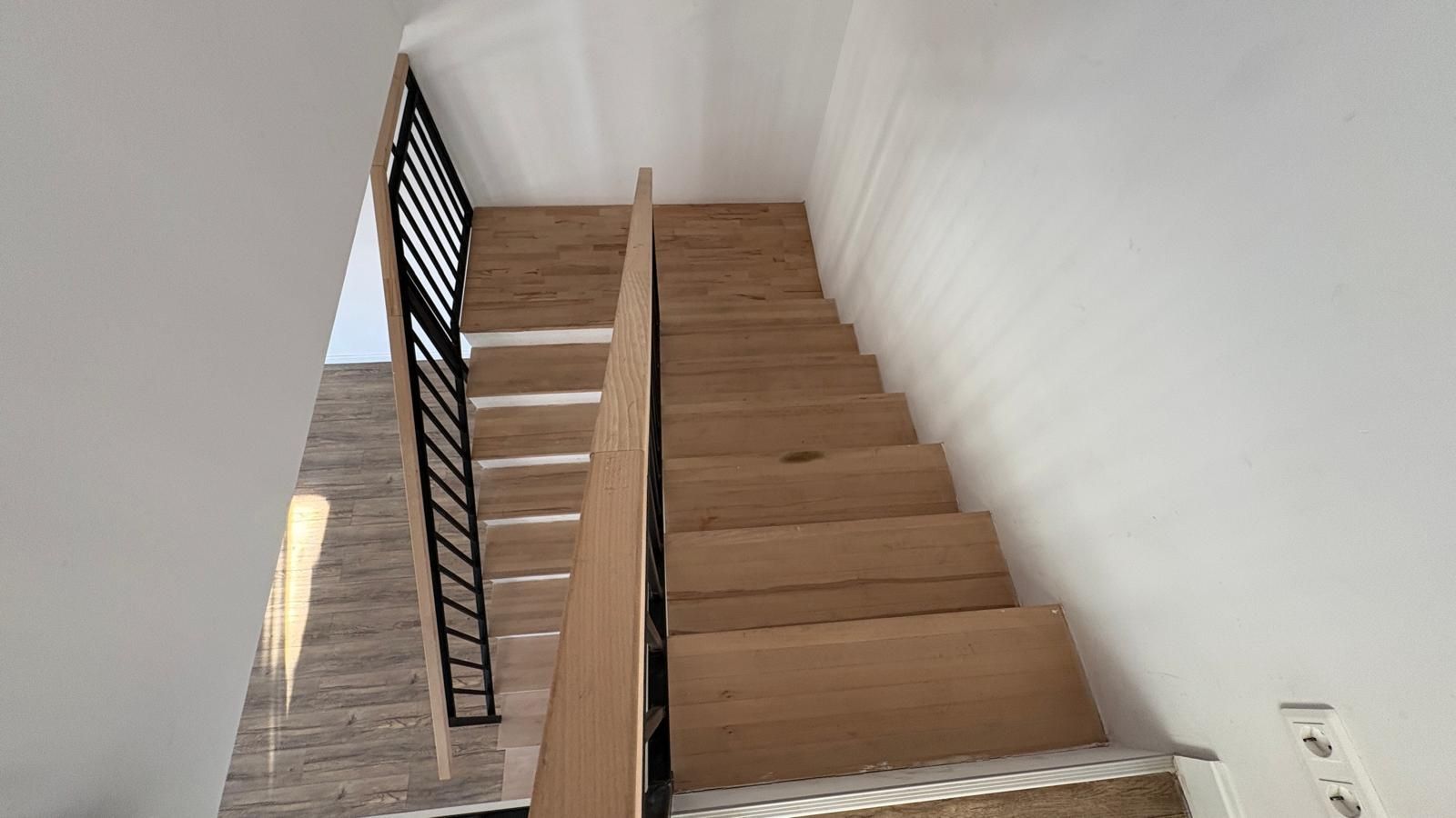 Casa 4 camere cu 2 locuri de parcare - Poză 17