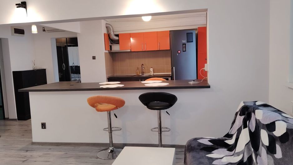 Inchiriez apartament 3 camere - Poză 1