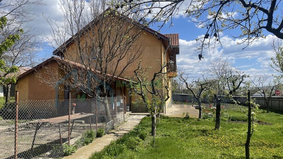 Casă cu etaj, Gropnița, sat Bulbucani – central, mobilată complet - Poză 3