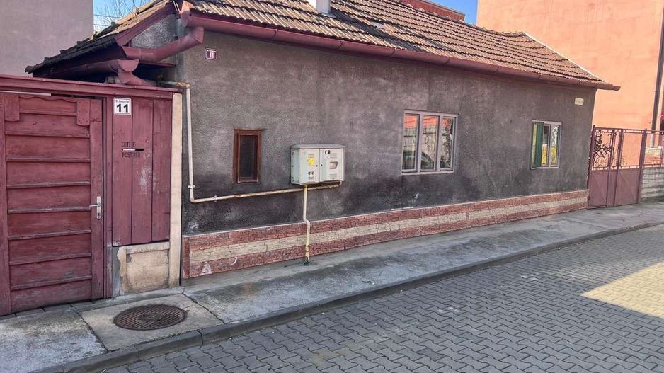 Casă de vânzare cu posibiliate de renovare/dezvoltare - Poză 1