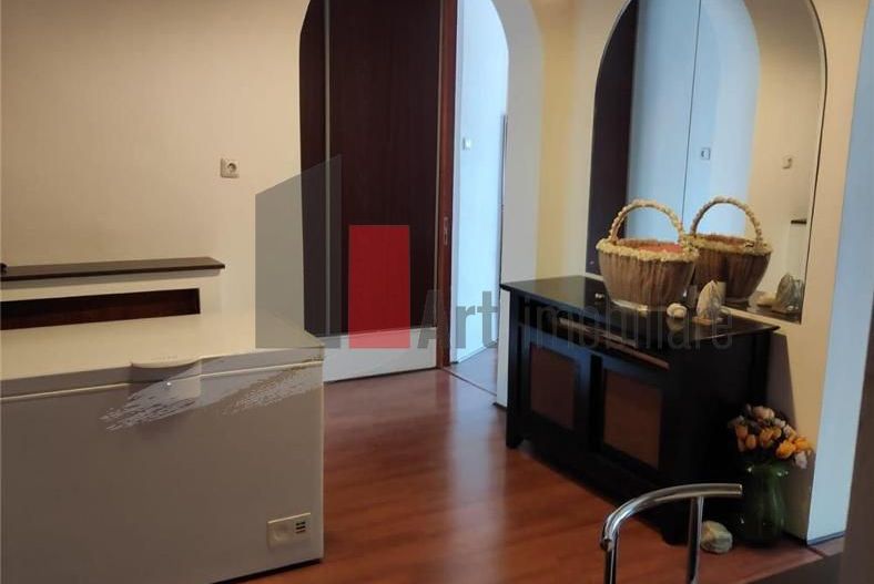 Apartament in vila la etajul 1 intre Romana si P-ta Victoriei - Poză 9