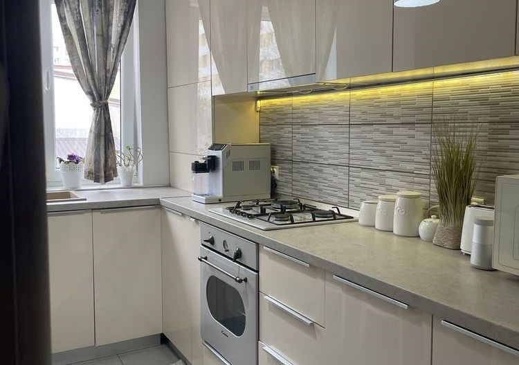 Apartament 2 camere zona Basarabiei - Str. Cernauti - Poză 1