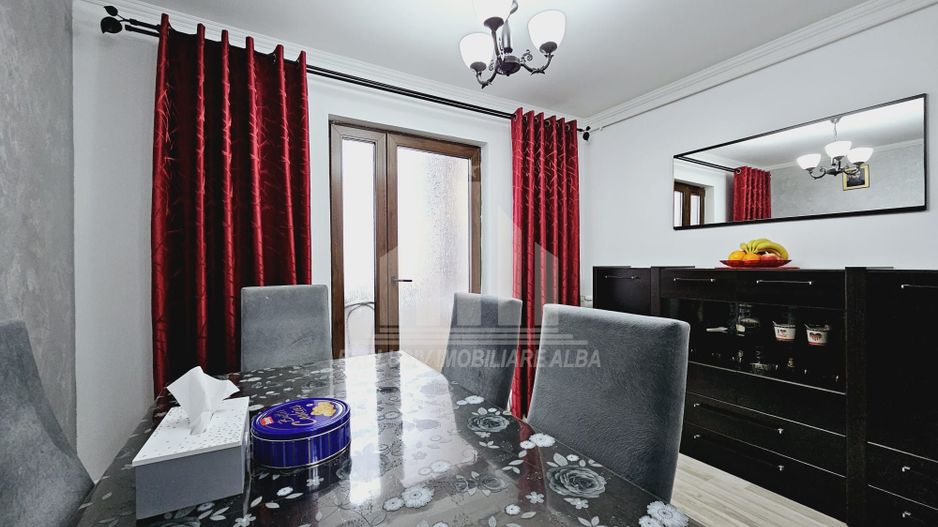 Apartament cu 3 camere de vanzare, Cetate - Poză 6