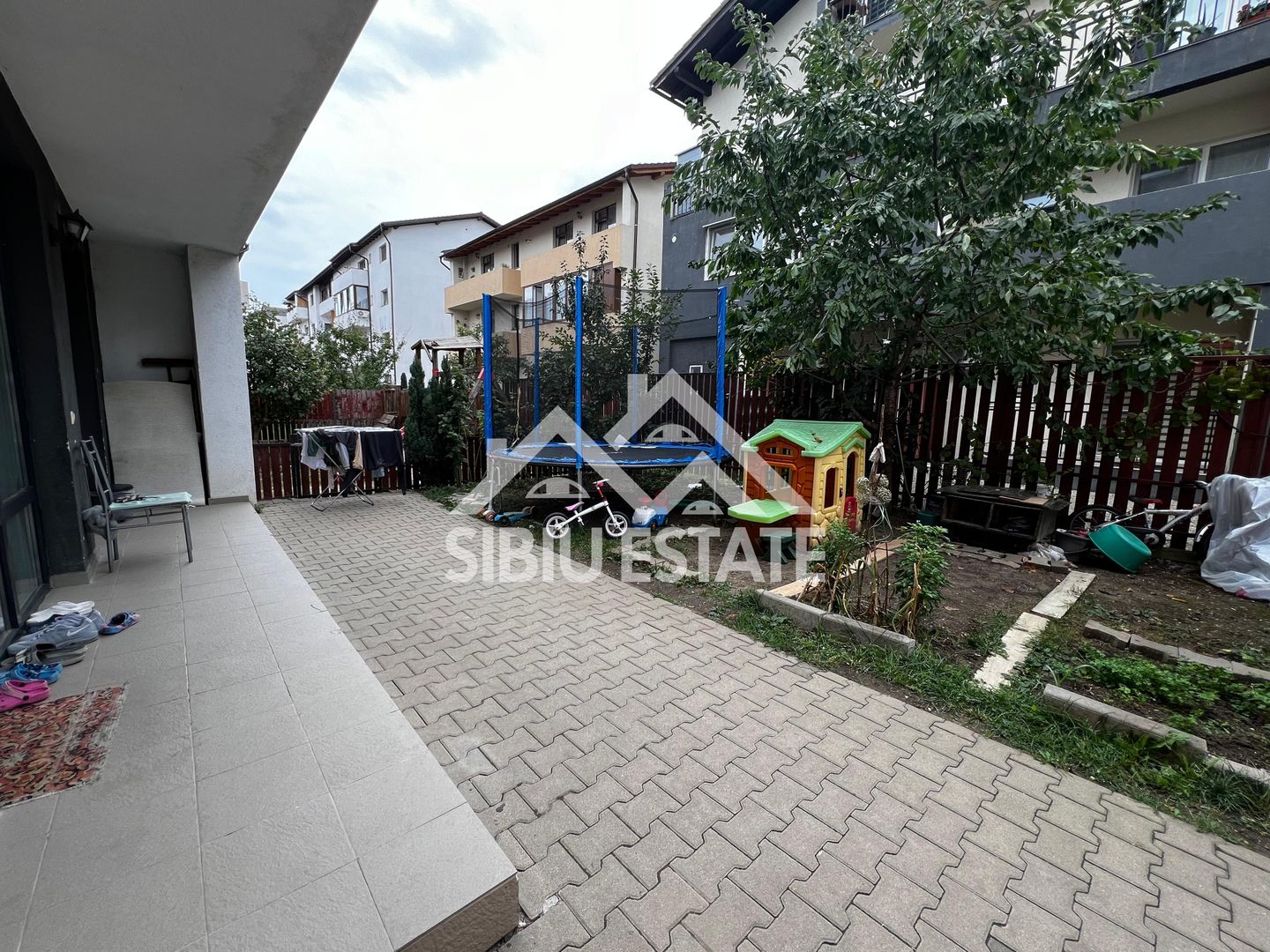 Apartament 3 camere cu grădină 100 mp.  loc de parcare-Calea Cisnadiei - Poză 2