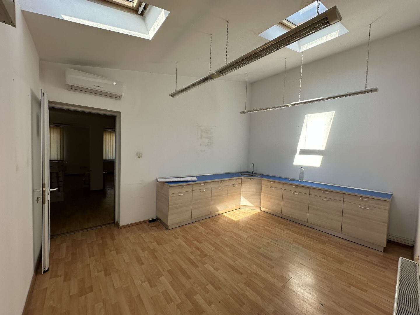 Spatiu de birou -zona strada Cluj/ 4 locuri de parcare - Poză 5