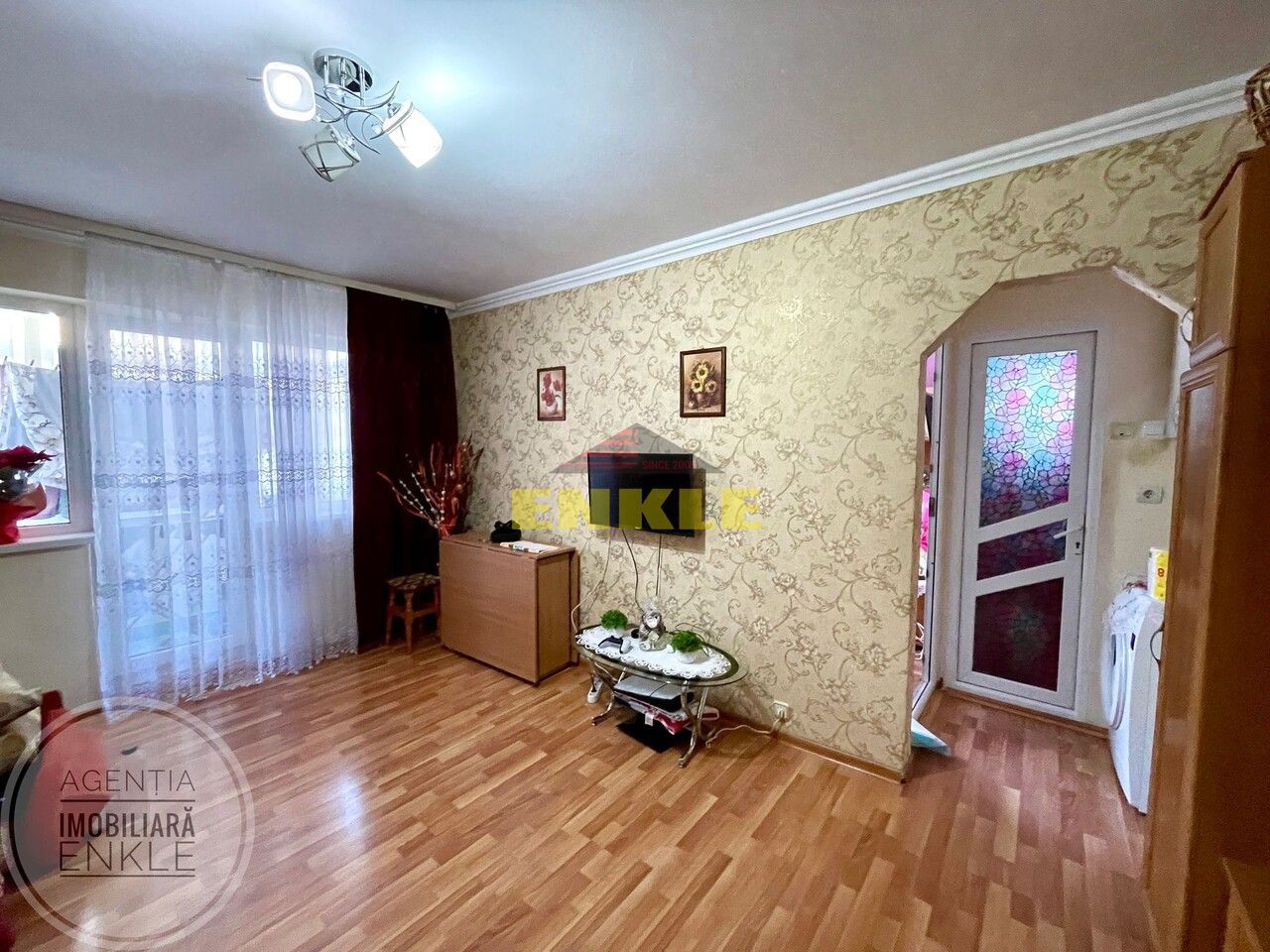 De vânzare apartament cu 2 camere semidecomandat, zona Primăverii. - Poză 1