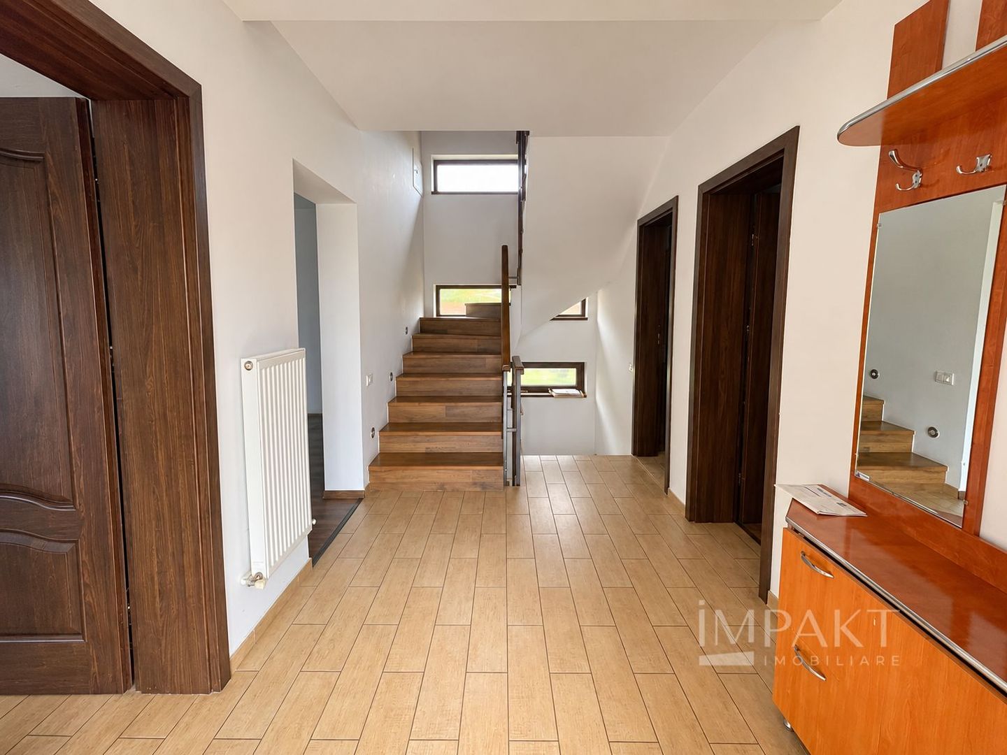 Casă tip duplex cu 5 camere, 2 băi, terasă și 4 locuri de parcare - Poză 13
