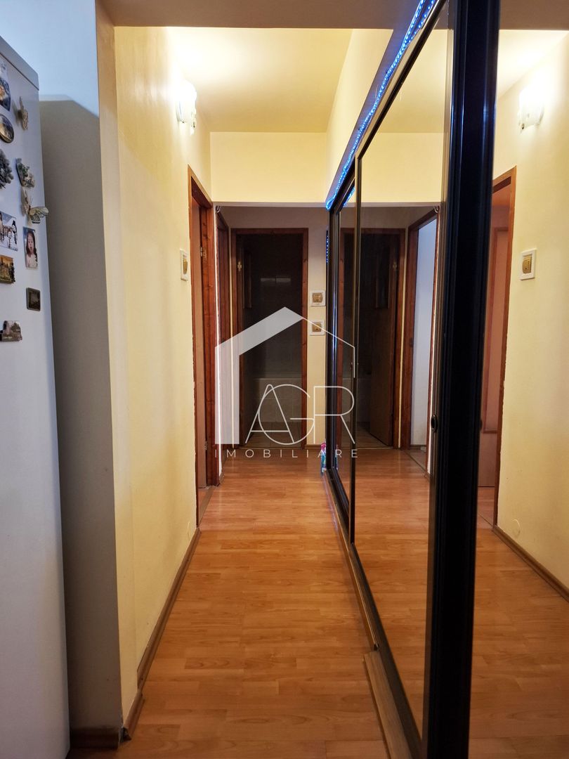 Apartament cu 3 camere, decomandat, zona 9 Mai - Poză 7
