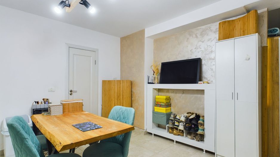 Apartament cu 2 camere la curte , renovat recent - Poză 5