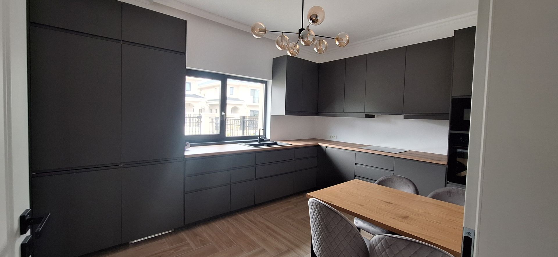 Duplex frumos cu arhitectura mediteraneana - Poză 10