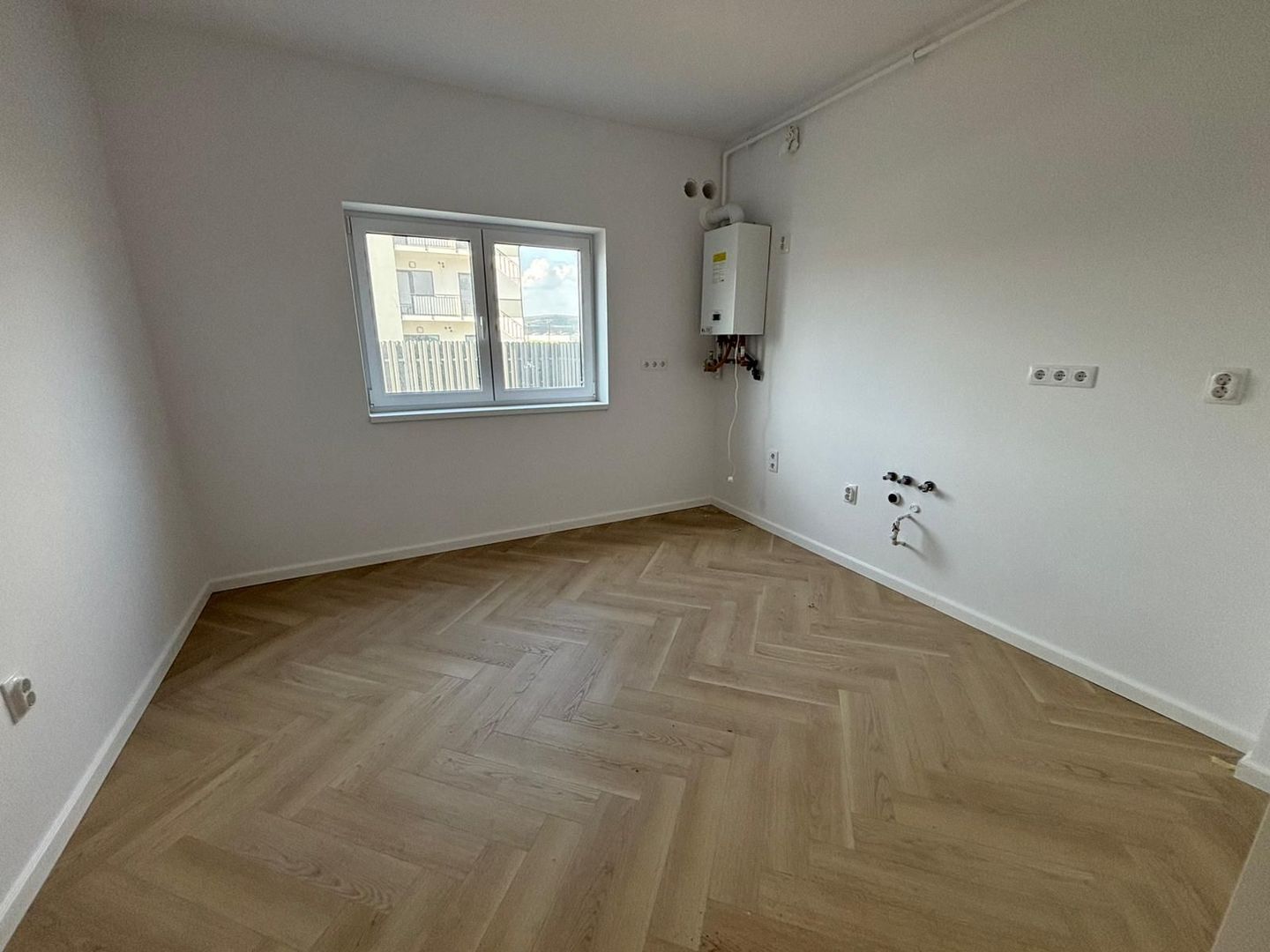 Apartament 2 camere decomandat, baie cu geam - Zona Unirii, Selimbar - Poză 3