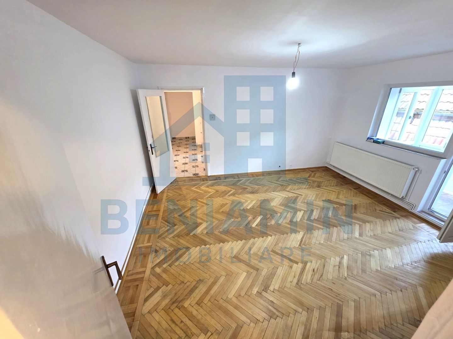 Apartament doua camere spatios Rovine etaj 1 cu centrala 54mp 1978 - Poză 1