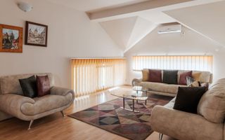 Vila superba cu cinci camere zona centrala - Poză 26