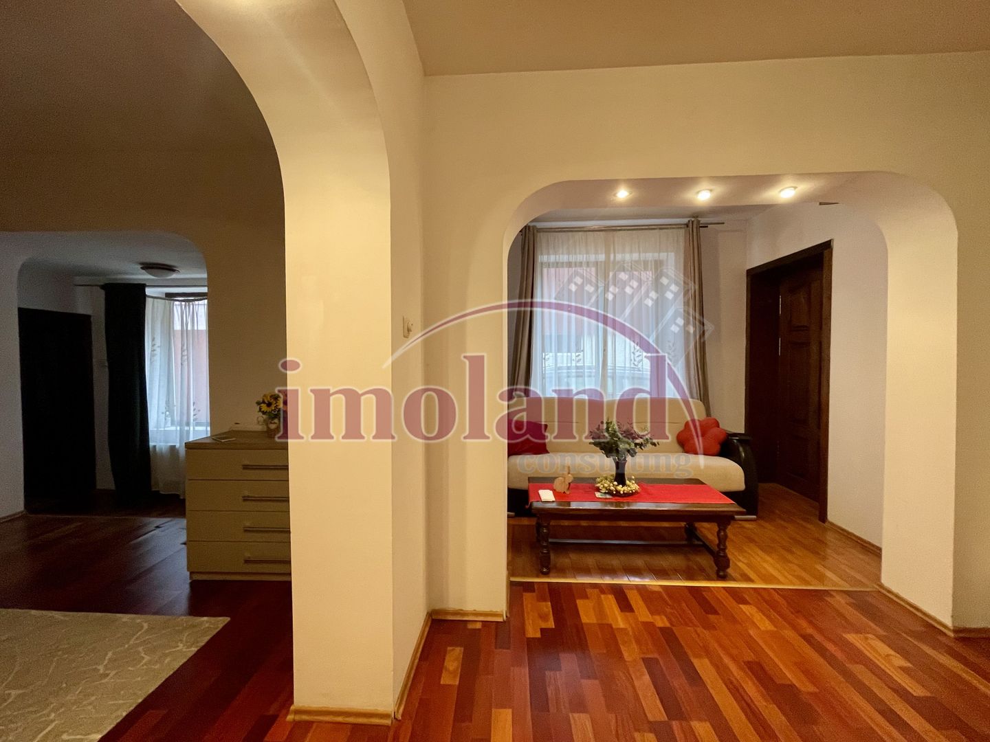 Casă parter 123 mp, complet renovată, curte generoasă, teren 400 mp - Giulesti - Poză 17