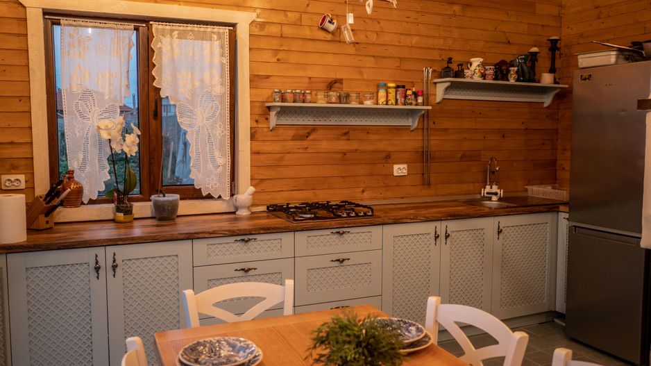 In vacanta, ACASA, zi de zi - crama, bucatarie de vara, ciubar - Poză 22