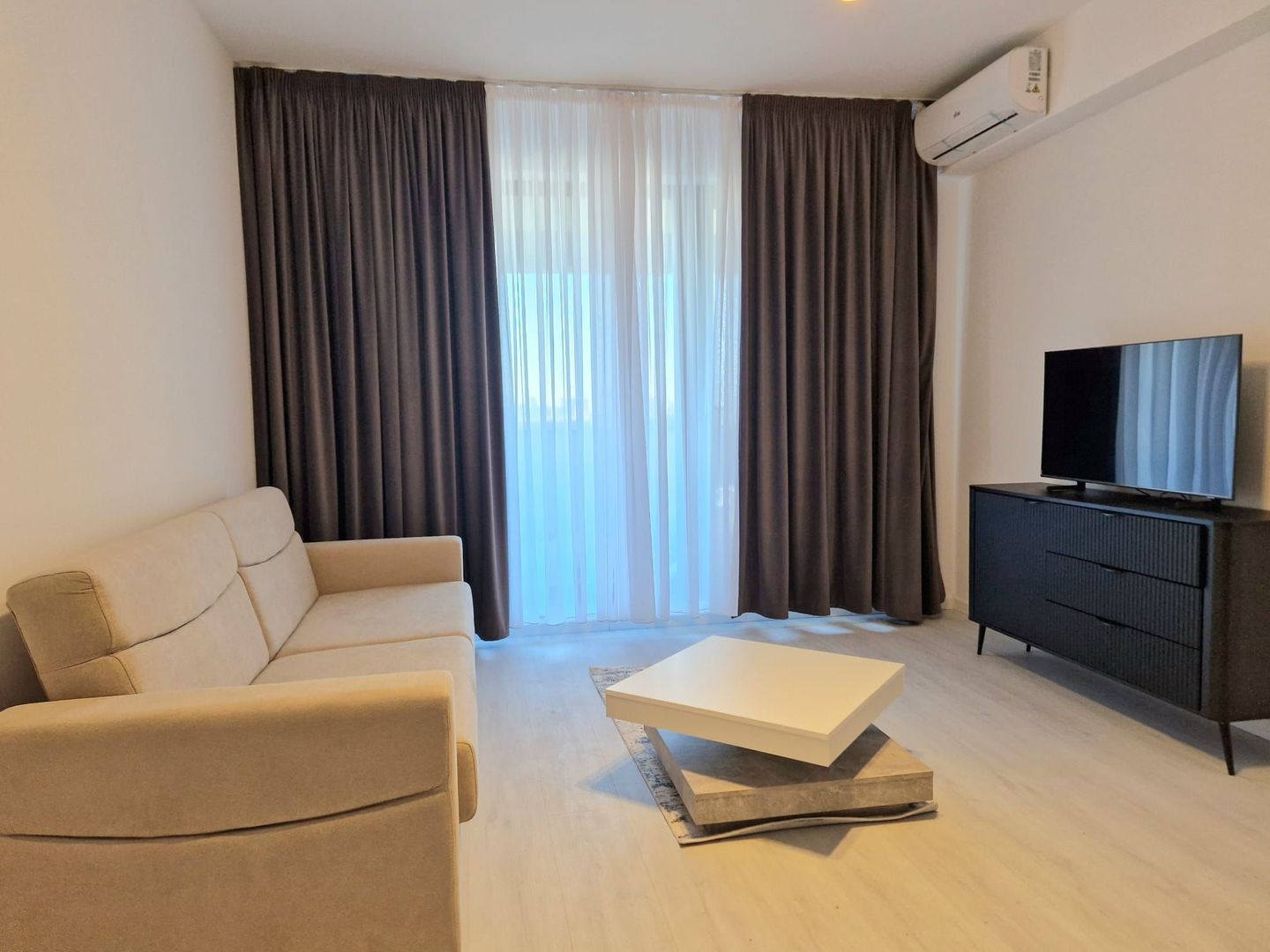 Apartament de lux cu terasa, complet utilat - Poză 1