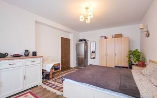 Casă spațioasă de vânzare – Strada Republicii nr. 105, Dragomirești - Poză 3