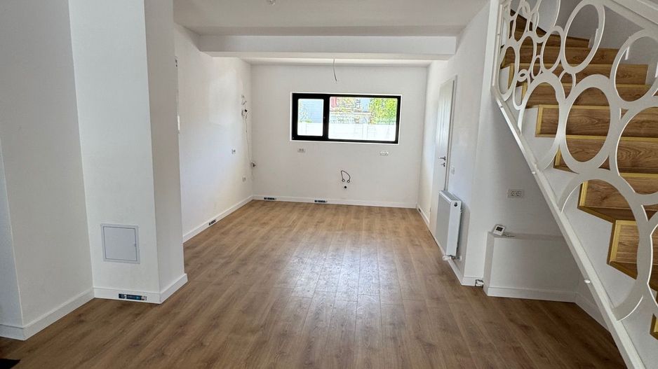 Vile 4 camere Tunari, Zona f buna, asfalt - Poză 6