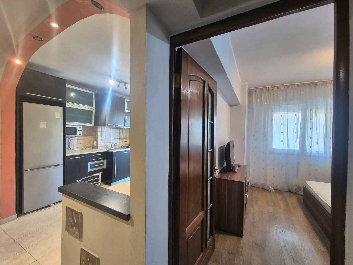 Centru Civic, 2 camere cu loc de parcare, ideal si pentru studenti - Poză 1