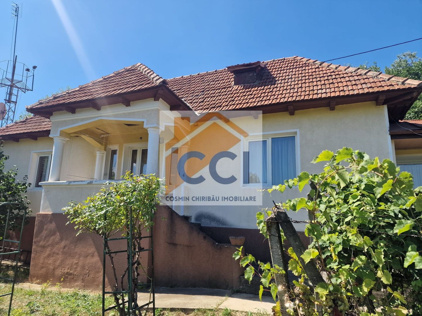 Casa in mediu rural cu teren - Poză 1
