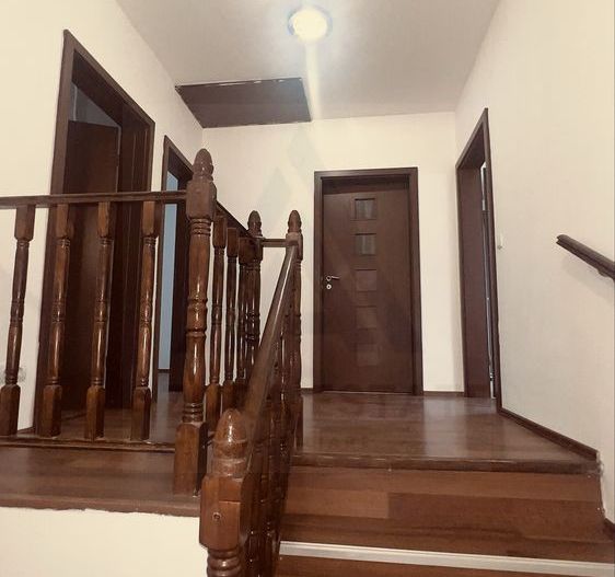 Casă cu 4 camere, curte proprie și 2 balcoane – Șelimbăr - Poză 6