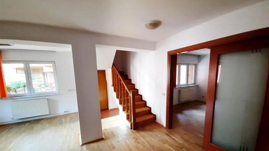 Apartament 4 camere nemobilat Stefan cel Mare de inchiriat bloc 2013 - Poză 1