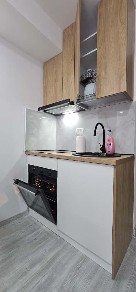 Garsonieră modernă, pet friendly etaj 1, bloc reabilitat, 1 min metrou - Poză 12