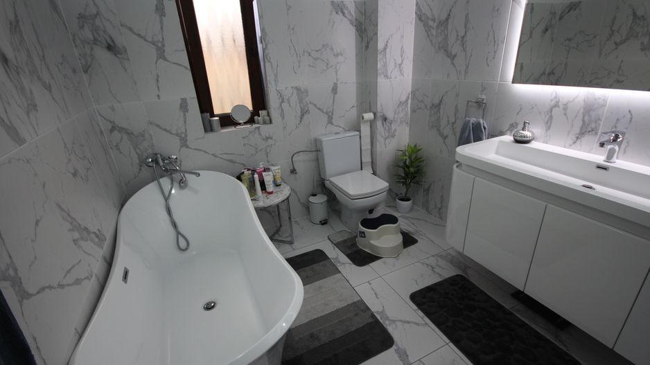 Modern si primitor - Poză 40