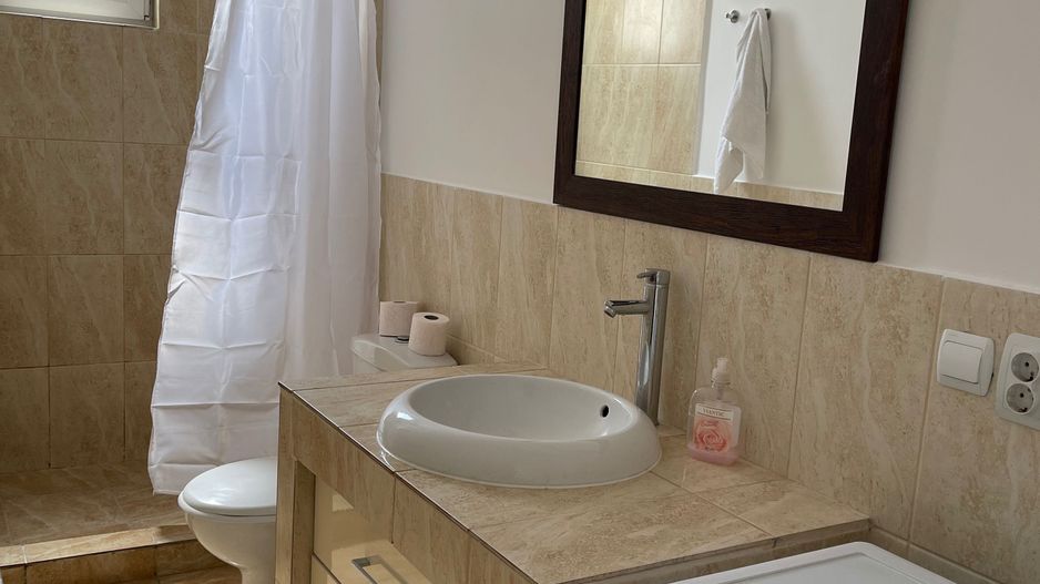 Apartament central! Mobilat și utilat! - Poză 3