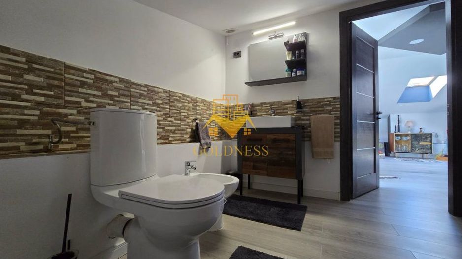 Casă modernă de vânzare, curte, 6 camere, parcare, Zona Vivo, Florești - Poză 14