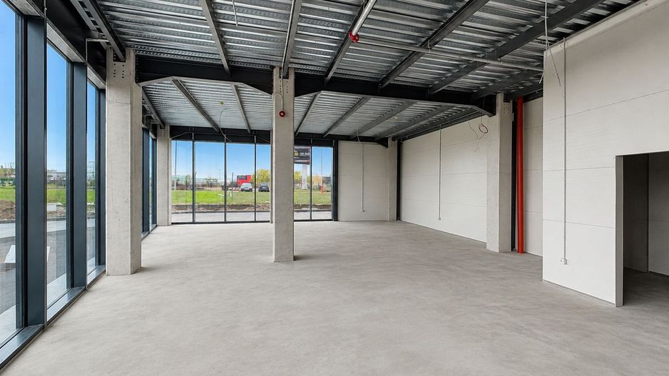 Spațiu logistic nou, cu 4 hale plus showroom și spațiu birouri P+2 - Poză 8