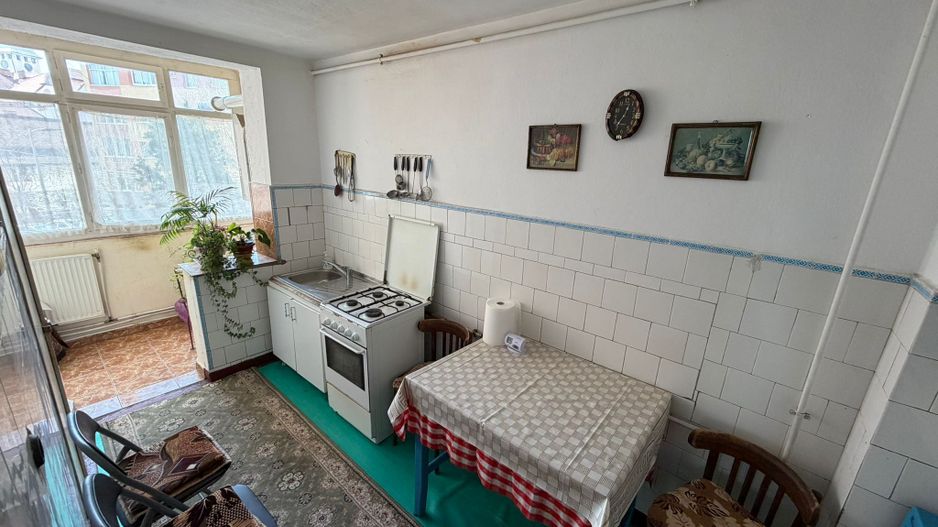 Apartament 3 camere, etaj 2 - zona Centru - Poză 3