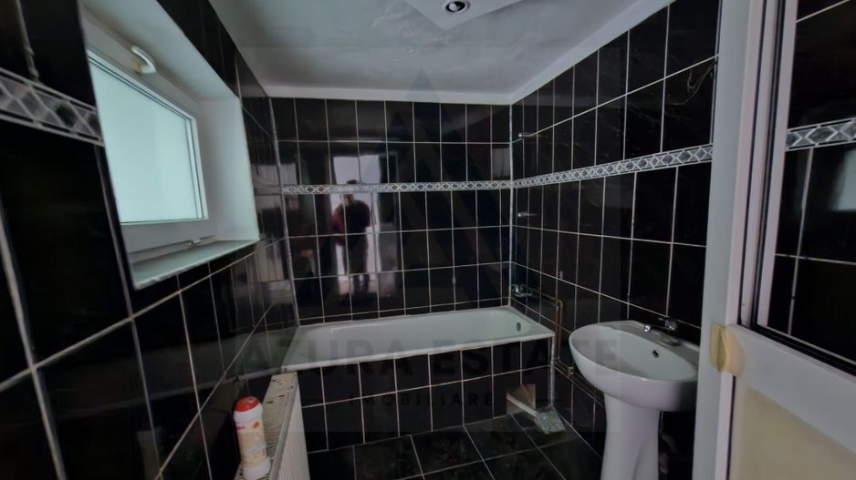 Casa 3 camere baie cu geam pivnita si teren 151 mp in zona Centrala - Poză 5