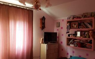 Casa , P+1+teren, 700 mp,zona Calea Nationala ,pret 320000 Euro Negociabil - Poză 3