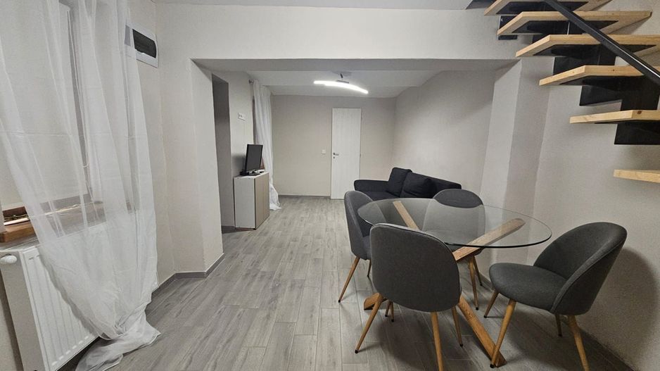 Apartament la casa de inchiriat 3 camere Cisnadie - Poză 1