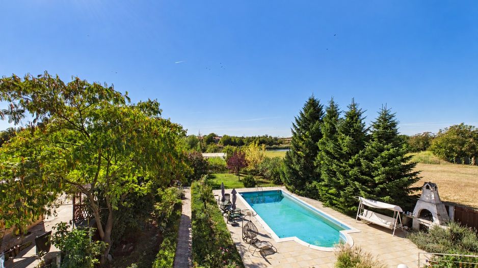 Vilă cu 8 camere de vânzare, piscina, livada, iesire la Balta Pasarea - Poză 4