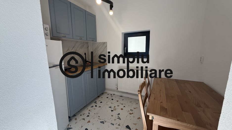 Garsoniera, ultracentral - 400 Euro - Poză 1