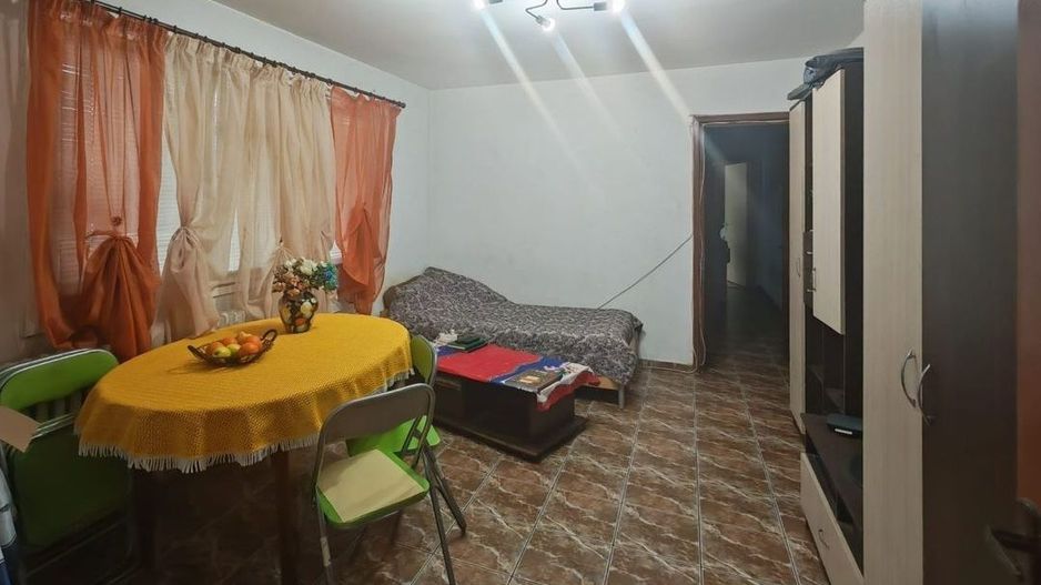 Apartament 3 camere, Brancoveanu, zona Covasna. Loc parcare. - Poză 1