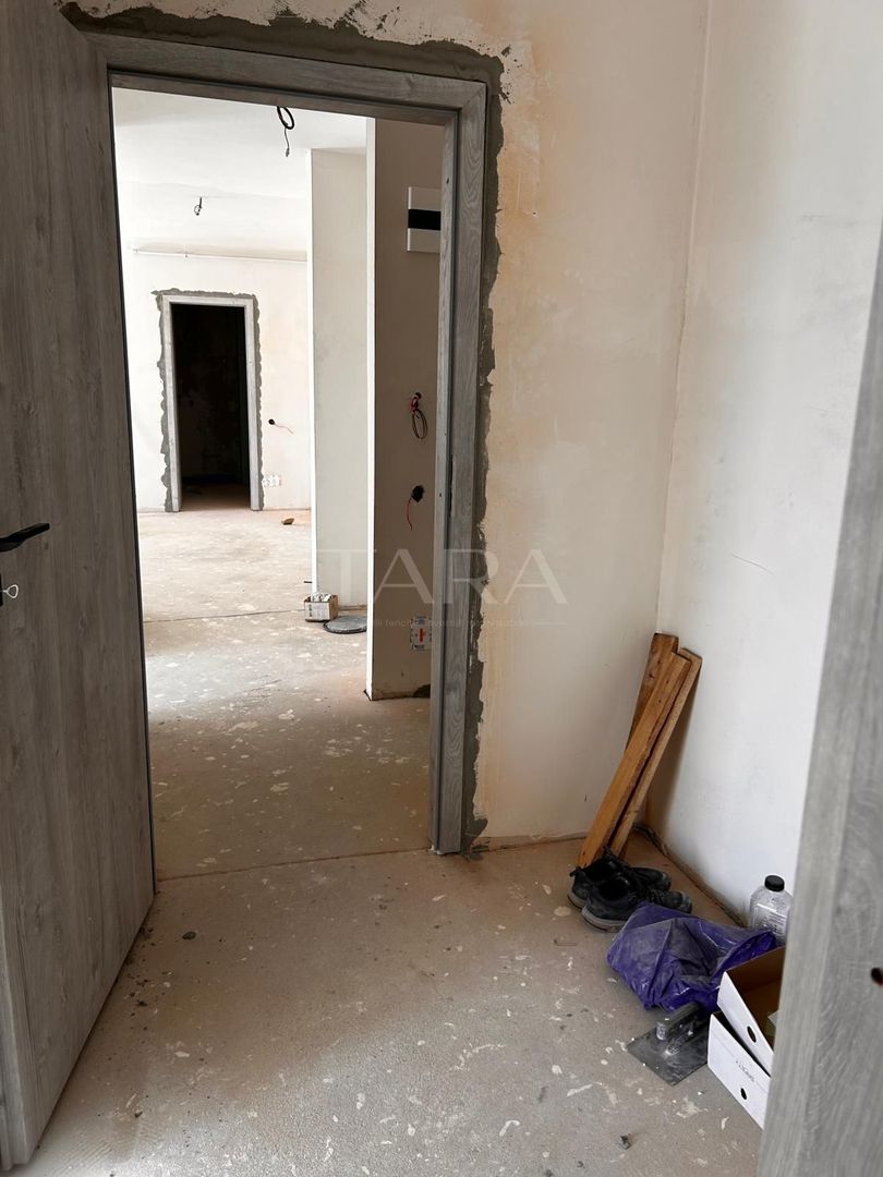 Apartament tip penthouse in Floresti - Poză 2