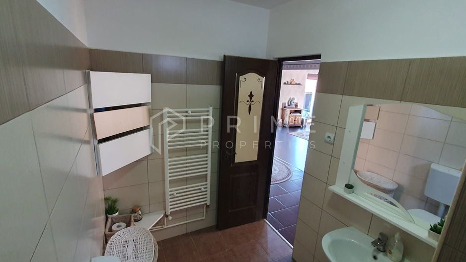 Casă individuală elegantă – Corunca, curte spațioasă - Poză 13