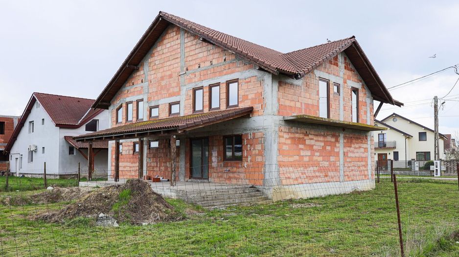 Casă nouă, impunătoare și luminoasă, construită cu griijă la detalii. - Poză 2